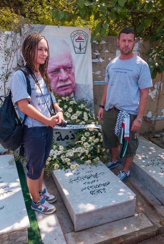 Chafiq al-Hout;Graves;Graveyards;Kaleidos images;La parole à l'image;Palestinian Refugees;Palestinians;Refugee camps;Shafiq al-Hout;Shafiq al-Hut;Shatila;Tarek Charara;Tombs;UNRWA