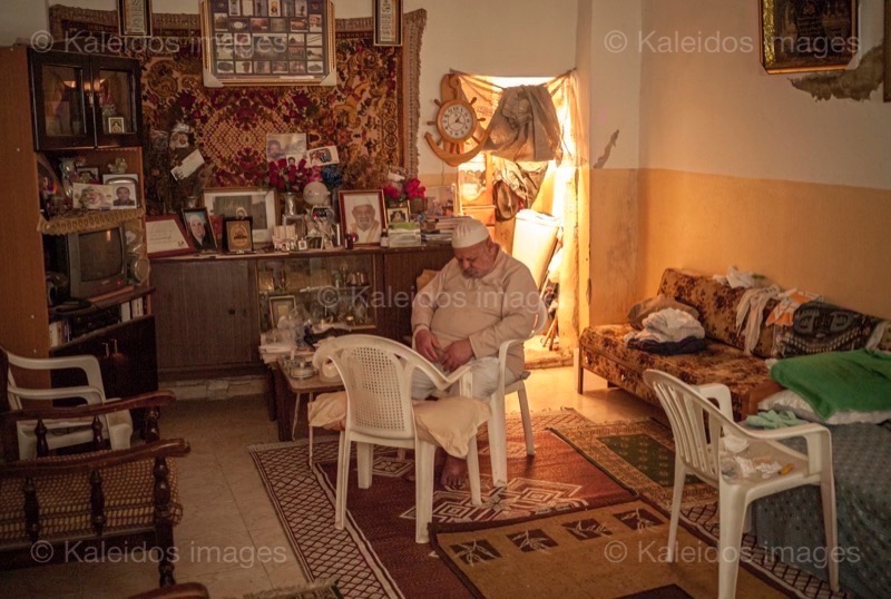 Abu Hisham;Hafez Ali Osman;Kaleidos images;Man;Men;Nap;Palestinian Refugees;Palestinians;Refugee camps;Shatila;Tarek Charara;UNRWA