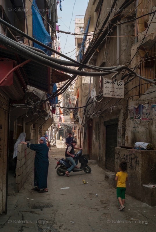 Architecture;Buildings;Cables;Kaleidos images;Mopeds;Palestinian Refugees;Palestinians;People;Refugee camps;Shatila;Shops;Streets;Tarek Charara;UNRWA;Alleys