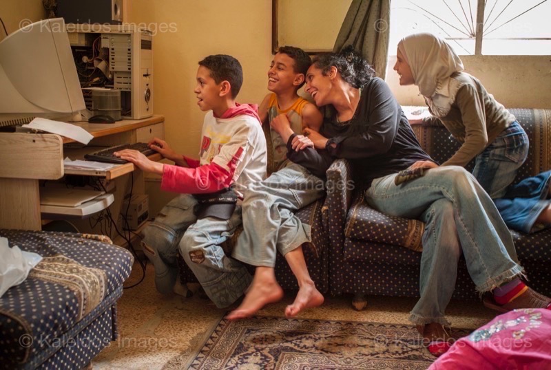 Computers;Jihad Al Hindawi;Jihad Hindawi;Kaleidos images;Mona Al Hindawi;Mona Hindawi;Nidal Al Hindawi;Nidal Hindawi;Palestinian Refugees;Palestinians;Refugee camps;Shatila;Tarek Charara;UNRWA