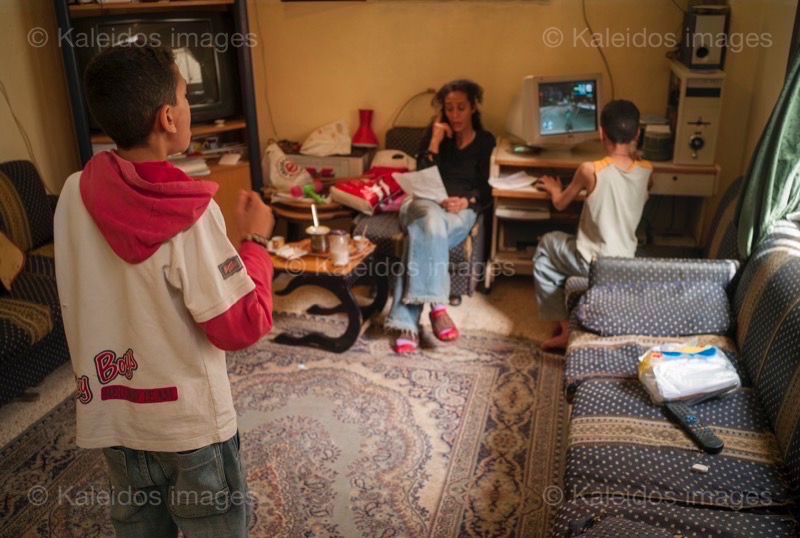 Computers;Homework;Jihad Al Hindawi;Jihad Hindawi;Kaleidos images;Mona Al Hindawi;Mona Hindawi;Nidal Al Hindawi;Nidal Hindawi;Palestinian Refugees;Palestinians;Refugee camps;Shatila;Tarek Charara;UNRWA