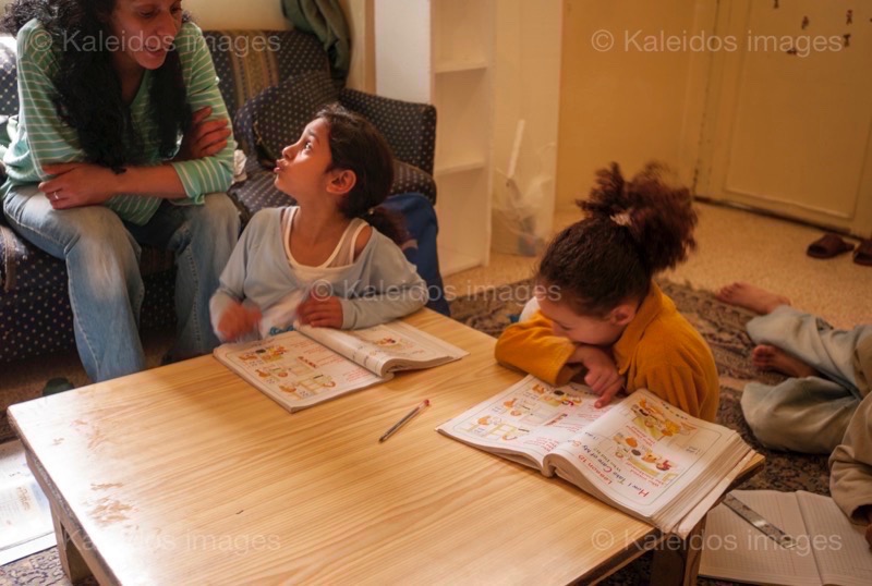 Camps;Children;Families;Family;Farah AL Hindawi;Farah Hindawi;Girls;Hanan Al Hindawi;Hanan Hindawi;Homework;Kaleidos images;Mona Al Hindawi;Mona Hindawi;Mothers;Palestinian Refugees;Palestinians;Refugee camps;Shatila;Tarek Charara;UNRWA