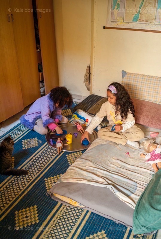 Cats;Children;Farah AL Hindawi;Farah Hindawi;Hanan Al Hindawi;Hanan Hindawi;Kaleidos images;La parole à l'image;Palestinian Refugees;Palestinians;Play;Refugee camps;Shatila;Tarek Charara;UNRWA