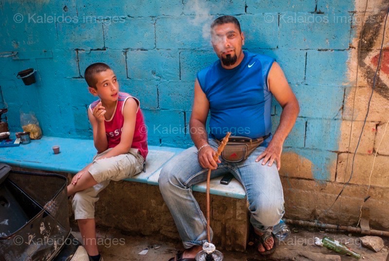 Blue;Boys;Hookahs;Kaleidos images;La parole à l'image;Man;Men;Palestinian Refugees;Palestinians;Refugee camps;Shatila;Shicha;Tarek Charara;UNRWA;Kaleidos