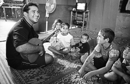 Children;Kaleidos-images;Lute;Man;Men;Music;Oriental-Lute;Oud;Palestinian-Refugees;Palestinians;Refugee-camps;Shatila;String-Instrument;Stringed-Instrument;Tarek-Charara;UNRWA