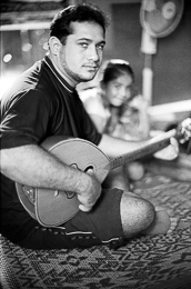 Children;Kaleidos-images;Lute;Man;Men;Music;Oriental-Lute;Oud;Palestinian-Refugees;Palestinians;Refugee-camps;Shatila;String-Instrument;Stringed-Instrument;Tarek-Charara;UNRWA