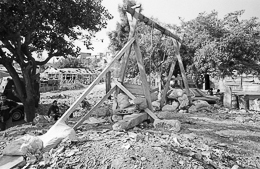 Kaleidos-images;Palestinian-Refugees;Palestinians;Playgrounds;Refugee-camps;Seesaws;Shanty-Towns;Shatila;Tarek-Charara;UNRWA