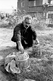 Birds;Bird-cages;Cages;Kaleidos-images;Man;Men;Palestinian-Refugees;Palestinians;Refugee-camps;Shanty-Towns;Shatila;Tarek-Charara