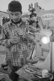 Cobblers;Jobs;Kaleidos-images;Man;Men;Palestinian-Refugees;Palestinians;Refugee-camps;Shatila;Shoe-cobblers;Shoe-menders;Shoemakers;Tarek-Charara;Workers