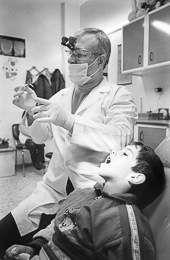 Beit-Atfal-Assoumoud;Boys;Children;Dentists;Girls;Kaleidos-images;Palestinian-Refugees;Palestinians;Refugee-camps;Shatila;Tarek-Charara;UNRWA