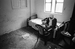 Architecture;Kaleidos-images;Palestinian-Refugees;Palestinians;Poor;Potatoes;Poverty;Refugee-camps;Rooms;Shatila;Tarek-Charara;UNRWA;Women;Woman