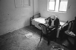 Architecture;Kaleidos-images;Palestinian-Refugees;Palestinians;Poor;Potatoes;Poverty;Refugee-camps;Rooms;Shatila;Tarek-Charara;UNRWA;Women;Woman