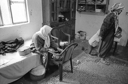 Architecture;Kaleidos-images;Palestinian-Refugees;Palestinians;Poor;Potatoes;Poverty;Refugee-camps;Rooms;Shatila;Tarek-Charara;UNRWA;Women;Woman