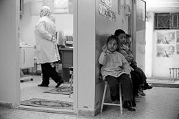 Camps-de-refugiés;Chatila;Children;Enfants;Kaleidos-images;Kids;Palestinian-Refugees;Palestinians;Palestiniens;Refugee-camps;Réfugiés-palestiniens;Salle-dattente;Shatila;Tarek-Charara;UNRWA;Waiting-room
