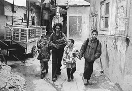 Ahmad-Al-Hindawi;Ahmad-Hindawi;Alleys;Camps-de-refugiés;Chatila;Jihad-Al-Hindawi;Jihad-Hindawi;Kaleidos-images;Mona-Al-Hindawi;Mona-Hindawi;Nidal-Al-Hindawi;Nidal-Hindawi;Palestinian-Refugees;Palestinians;Palestiniens;Refugee-camps;Ruelles;Réfugiés-palestiniens;Shatila;Tarek-Charara;UNRWA