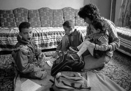 Camps-de-refugiés;Chatila;Devoirs;Farah-AL-Hindawi;Farah-Hindawi;Homework;Jihad-Al-Hindawi;Jihad-Hindawi;Kaleidos-images;Mona-Al-Hindawi;Mona-Hindawi;Nidal-Al-Hindawi;Nidal-Hindawi;Palestinian-Refugees;Palestinians;Palestiniens;Refugee-camps;Réfugiés-palestiniens;Shatila;Tarek-Charara;UNRWA