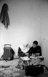 Ahmad-Al-Hindawi;Ahmad-Hindawi;Camps-de-refugiés;Chatila;Children;Devoirs;Enfants;Homework;Ilham-Al-Hindawi;Ilham-Hindawi;Kaleidos-images;Palestinian-Refugees;Palestinians;Palestiniens;Refugee-camps;Réfugiés-palestiniens;Shatila;Tarek-Charara;UNRWA