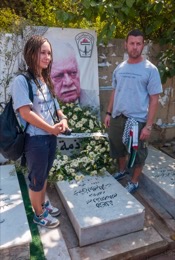 Chafiq-al-Hout;Graves;Graveyards;Kaleidos-images;La-parole-à-limage;Palestinian-Refugees;Palestinians;Refugee-camps;Shafiq-al-Hout;Shafiq-al-Hut;Shatila;Tarek-Charara;Tombs;UNRWA
