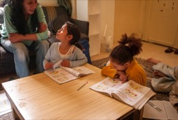 Camps;Children;Families;Family;Farah-AL-Hindawi;Farah-Hindawi;Girls;Hanan-Al-Hindawi;Hanan-Hindawi;Homework;Kaleidos-images;Mona-Al-Hindawi;Mona-Hindawi;Mothers;Palestinian-Refugees;Palestinians;Refugee-camps;Shatila;Tarek-Charara;UNRWA