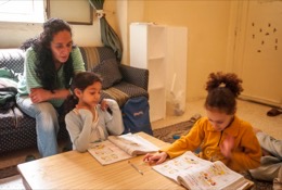 Camps;Children;Families;Family;Farah-AL-Hindawi;Farah-Hindawi;Girls;Hanan-Al-Hindawi;Hanan-Hindawi;Homework;Kaleidos-images;Mona-Al-Hindawi;Mona-Hindawi;Mothers;Palestinian-Refugees;Palestinians;Refugee-camps;Shatila;Tarek-Charara;UNRWA
