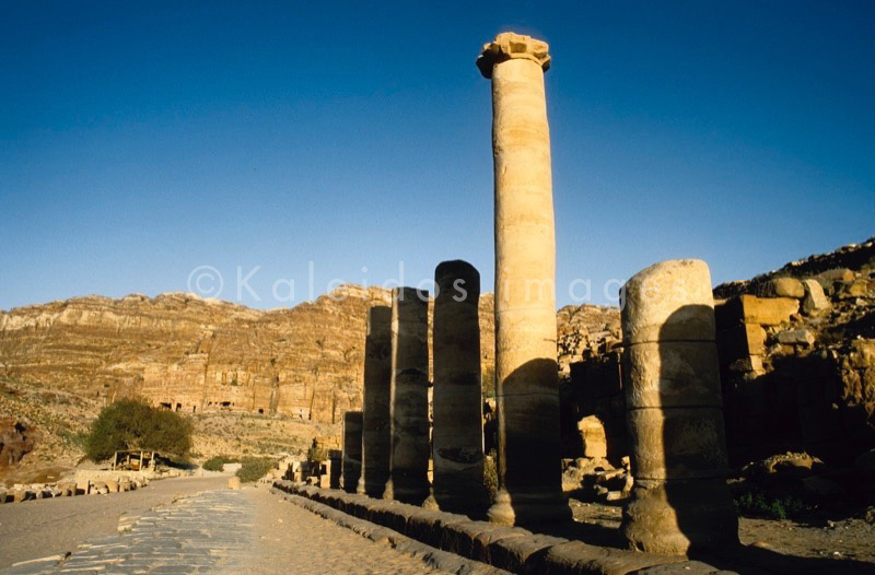 Tarek Charara;La parole à l'image;Kaleidos images;UNESCO;World Heritage;History;Nabateans;Petra;Jordan;Hadrian;Cardo Decumanus;Pillar street;Pillars