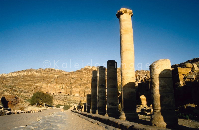 Tarek Charara;La parole à l'image;Kaleidos images;UNESCO;World Heritage;History;Nabateans;Petra;Jordan;Hadrian;Cardo Decumanus;Pillar street;Pillars