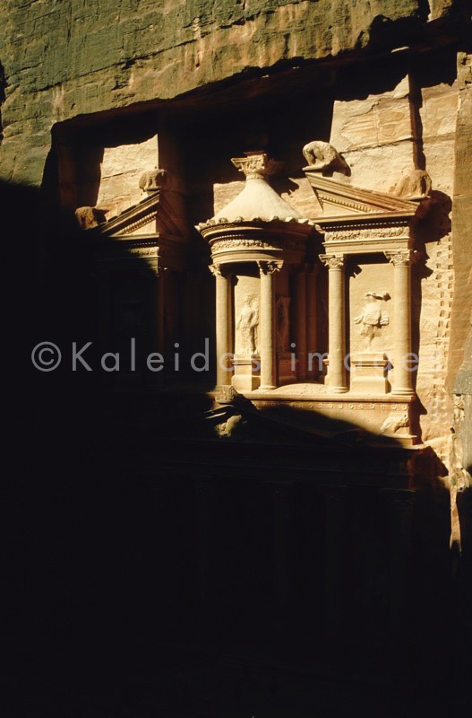 Tarek Charara;Kaleidos images;La parole à l'image;UNESCO;World Heritage;Graves;Tombs;History;Nabateans;Petra;Jordan;Sunrise;Khazneh;Al Khazneh