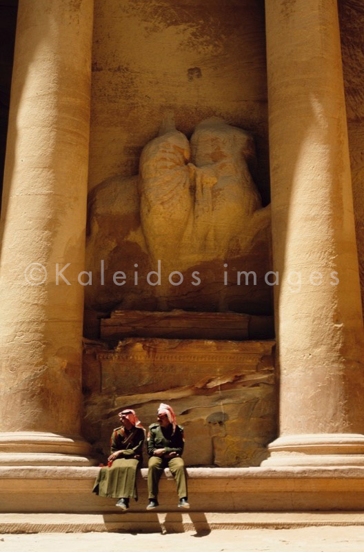 Tarek Charara;Kaleidos images; la parole à l'image;UNESCO;World Heritage;Graves;Tombs;History;Nabateans;Petra;Jordan;Police;Khazneh;Al Khazneh