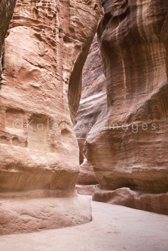 Tarek Charara;Kaleidos images;La parole à l'image;UNESCO;World Heritage;Graves;Tombs;History;Nabateans;Petra;Jordan;Votive niches