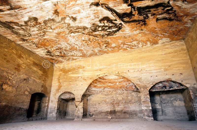 Tarek Charara;La parole à l'image;Kaleidos images;UNESCO;World Heritage;Graves;Tombs;History;Nabateans;Petra;Royal tombs,Urn tomb