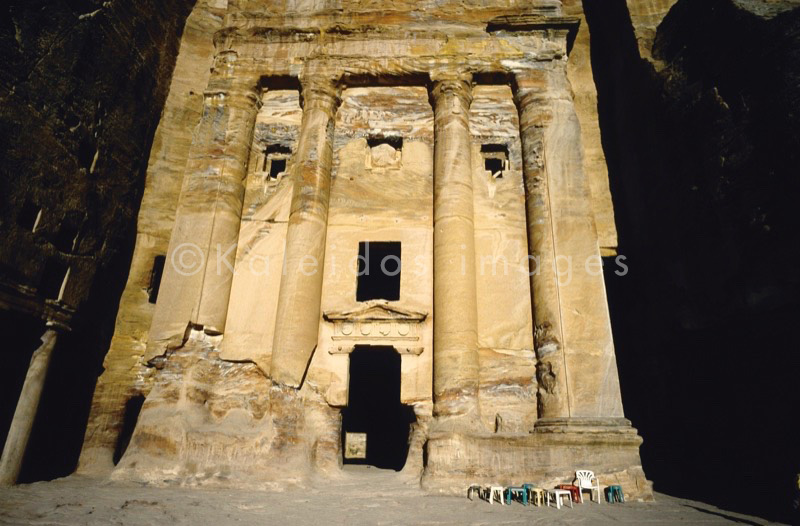 Tarek Charara;La parole à l'image;Kaleidos images;UNESCO;World Heritage;Graves;Tombs;History;Nabateans;Petra;Royal tombs,Urn tomb