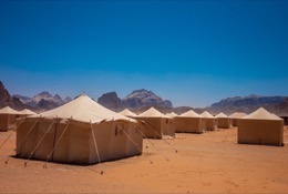 Deserts;La-parole-à-limage;Hotels;Kaleidos-images;Rocks;Tarek-Charara;Tents;Tourism;Tourists