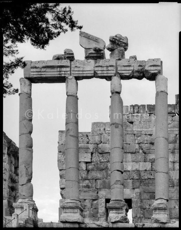 Architecture, Baalbek, History, Kaleidos, Kaleidos images, La parole à l'image, Laurent Abad, Romans, Temples, UNESCO, World Heritage, Romans, Temples, UNESCO, Propylaeum, Temples, Jupiter, Jupiter Heliopotanus, Temple of Jupiter, Columns