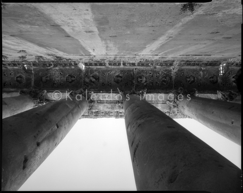 Architecture, Baalbek, History, Kaleidos, Kaleidos images, La parole à l'image, Laurent Abad, Romans, Temples, UNESCO, World Heritage, Romans, UNESCO, Temple of Bacchus, Bacchus, Columns