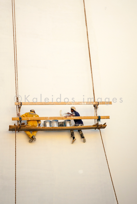 Craftsman;Kaleidos;Kaleidos images;Lebanon;Man;Men;Middle East;Near East;Paint;Painters;Ropes;Scaffolding;Suspended Scaffolding;Tarek Charara;White