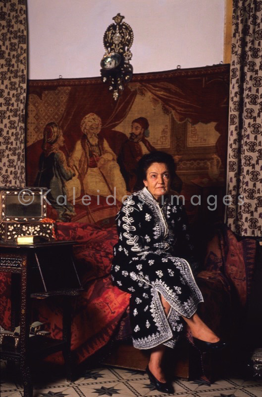 Lebanon;Woman;Women;Oriental;Oriental Decoration;Portrait;Kaleidos;Kaleidos images;La parole à l'image