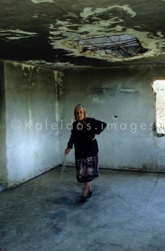 Lebanon;Woman;Women;People;Elderly;Houses;Destruction;Wars;Kaleidos;Kaleidos images;La parole à l'image