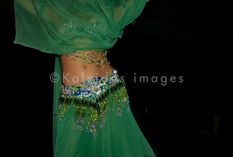 Lebanon;Belly;Woman;Women;Green;Dances;Belly dance;Belly button;Bellybutton;Navel;Orient;Oriental;Kaleidos;Kaleidos images;La parole à l'image