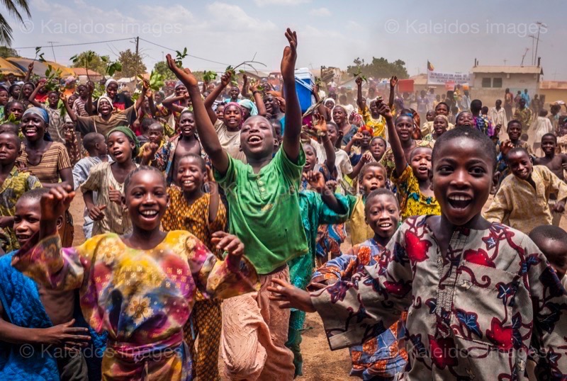 Africa;Benin;Boys;Children;Crowds;Gaani;Girls;Joy;Kaleidos;Kaleidos images;La parole à l'image;Tarek Charara