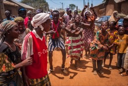 Africa;Benin;Children;Dance;Gaani;Kaleidos;Kaleidos-images;Kilir;La-parole-à-limage;Man;Men;Royal-Palace-of-Djougou;Tarek-Charara;Traditions;Woman;Women