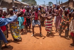 Africa;Benin;Children;Dance;Gaani;Kaleidos;Kaleidos-images;Kilir;La-parole-à-limage;Man;Men;Royal-Palace-of-Djougou;Tarek-Charara;Traditions;Woman;Women