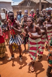 Africa;Benin;Children;Dance;Gaani;Kaleidos;Kaleidos-images;Kilir;La-parole-à-limage;Man;Men;Royal-Palace-of-Djougou;Tarek-Charara;Traditions;Woman;Women