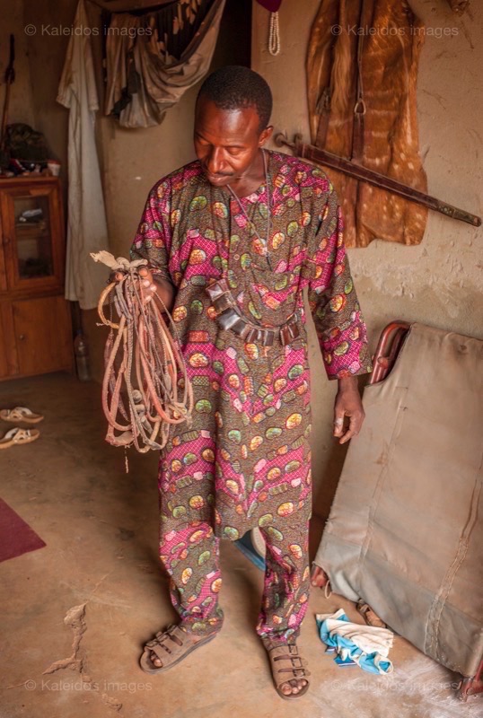 Africa;Amulets;Benin;Kaleidos;Kaleidos images;La parole à l'image;Lucky Charms;Man;Men;Moussa Atta;Pehonko;Talismans;Tarek Charara