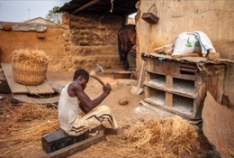 Africa;Benin;Hay;Kaleidos;Kaleidos-images;La-parole-à-limage;Man;Men;Tarek-Charara