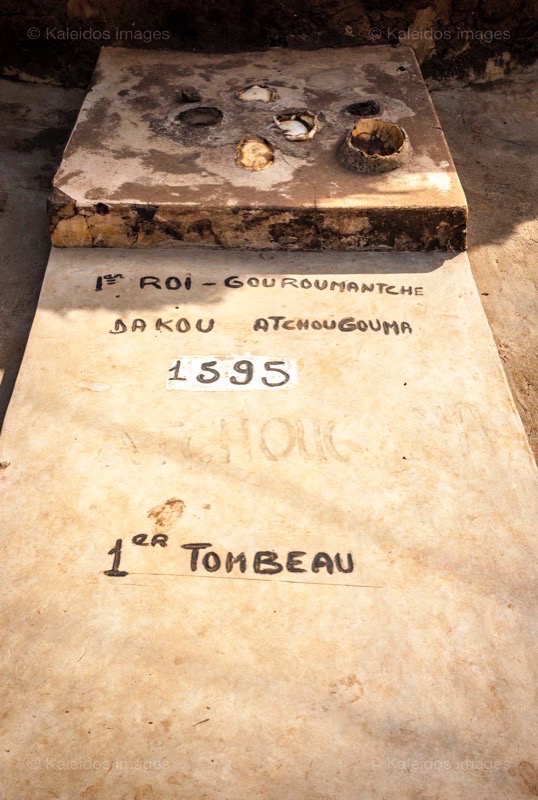 Africa;Benin;Cemetaries;Cemetary;Graveyards;Kaleidos;Kaleidos images;La parole à l'image;Royal Palace of Djougou;Tarek Charara;Tombs