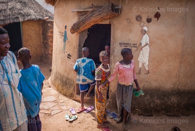 Africa;Benin;Children;Kaleidos;Kaleidos images;Kilir;La parole à l'image;Man;Men;Royal palace of Djougou;Tarek Charara