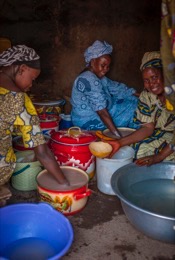 Africa;Beer;Benin;Dolo;Kaleidos;Kaleidos-images;Kilir;La-parole-à-limage;Millet-beer;Royal-Palace-of-Djougou;Tarek-Charara;Tchouk;Woman;Women