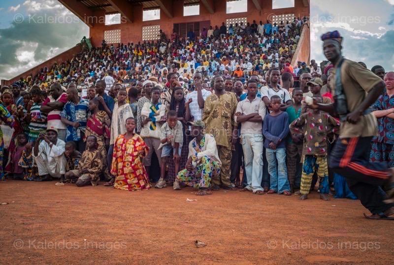 Africa;Afrique;Benin;Bénin;Football;Game;Kaleidos;Kaleidos images;La parole à l'image;Match;Soccer;Spectateurs;Spectators;Tarek ChararaAfrica;Benin;Football;Game;Kaleidos;Kaleidos images;La parole à l'image;Match;Soccer;Spectators;Tarek Charara