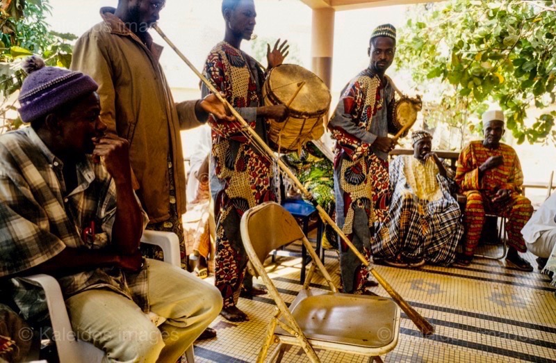 Afrique;Baatonbou;Baatonou;Bariba;Benin;Drums;Kakasi;Kaleidos;Kaleidos images;Kankanguis;Kankankis;La parole à l'image;Music;Orchestras;Tam Tam;Tams Tams;Tarek Charara;Trumpets