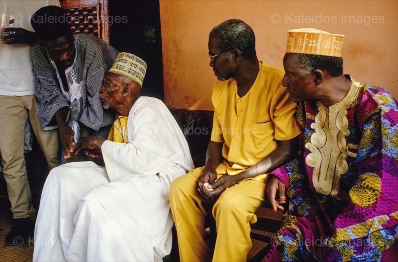 Africa;Afrique;Baatonbou;Baatonou;Bariba;Benin;Bénin;Didier Gomo;Hommes;Kaleidos;Kaleidos images;La parole à l'image;Man;Men;Pedro Bouni;Tarek Charara